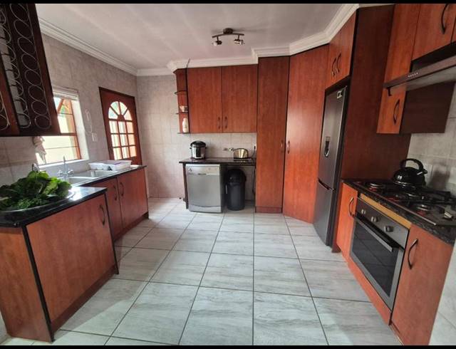 4 BEDROOM CLUSTER FOR SALE IN VERWOERDPARK